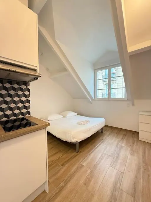 Studio In The 16Th Paris