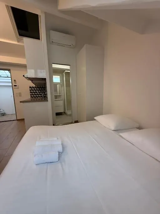 Studio In The 16Th Paris Apartment