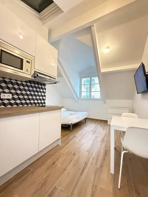 Studio In The 16Th Paris